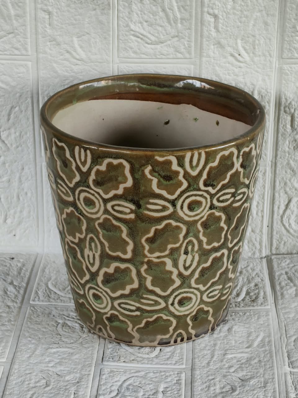 The Medallion Pattern Urn